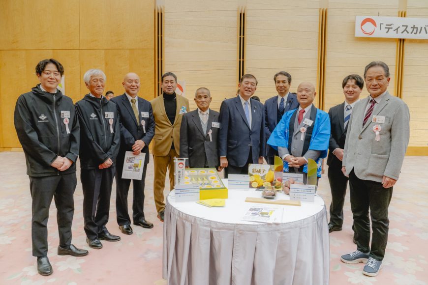 「ディスカバー農山漁村（むら）の宝」交流会　テーブルの皆さんと記念撮影