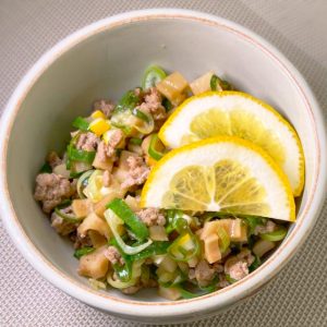 マイヤーレモンとレンコンとひき肉のそぼゴロ旨炒め